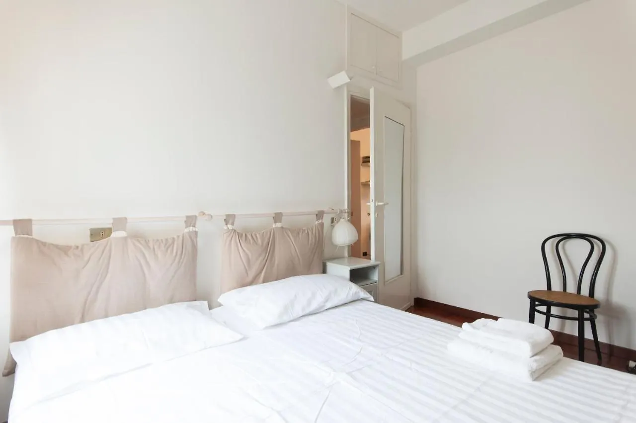 Terrace Garden View Apartment Near Metro Stop Milano