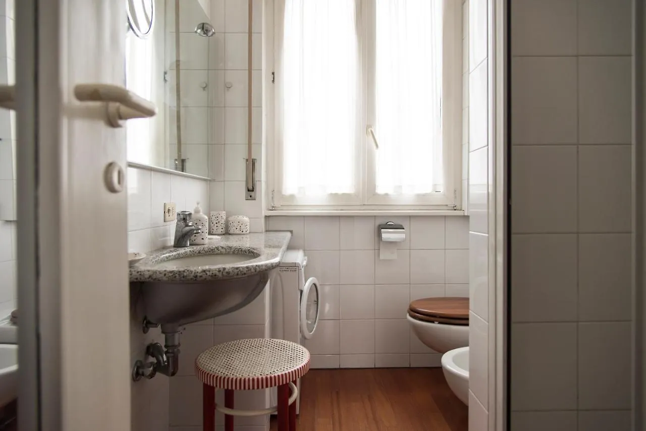 Terrace Garden View Apartment Near Metro Stop Milano