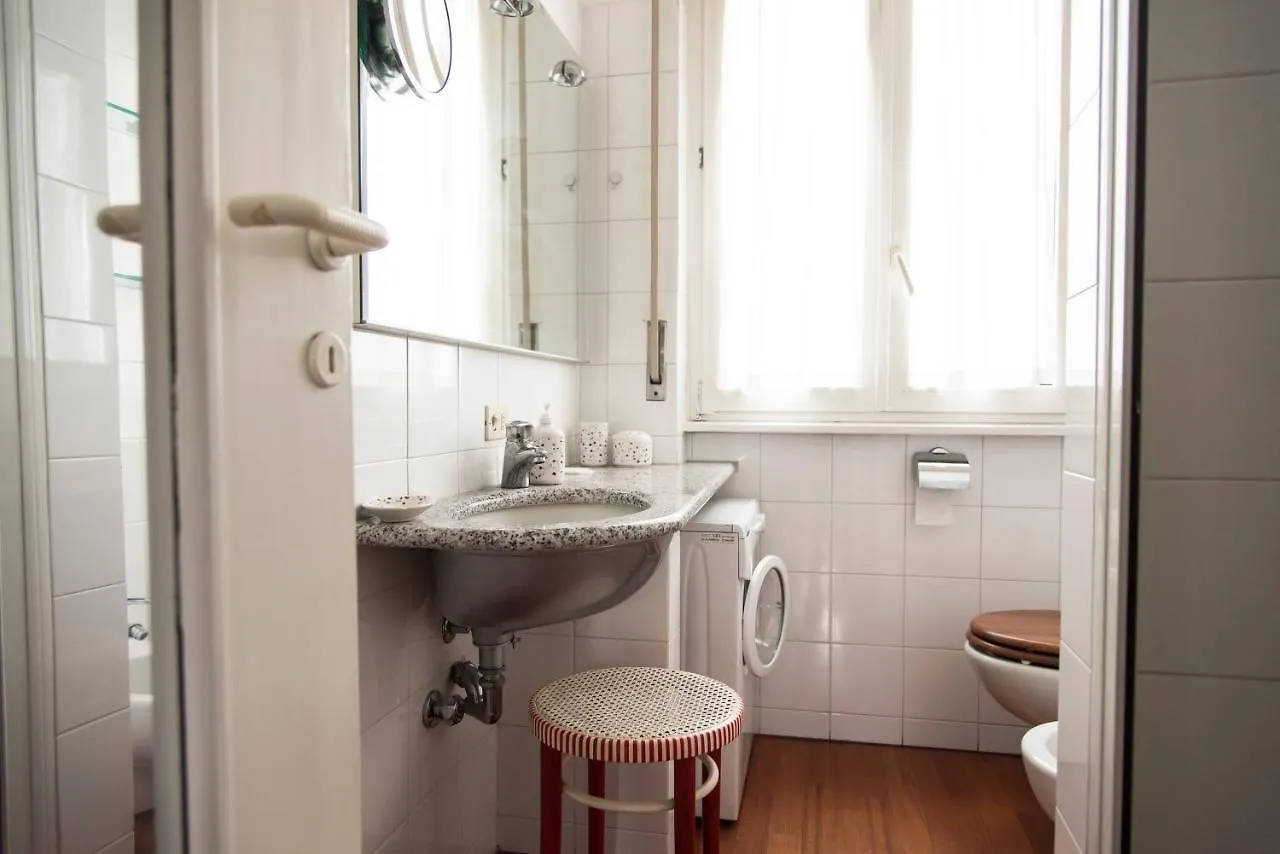 Terrace Garden View Apartment Near Metro Stop Milano