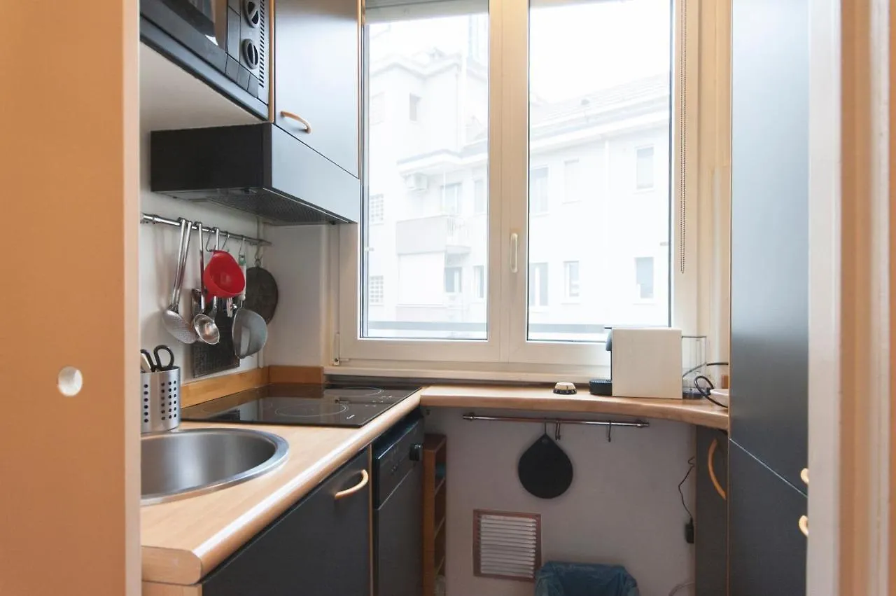 Terrace Garden View Apartment Near Metro Stop Milano