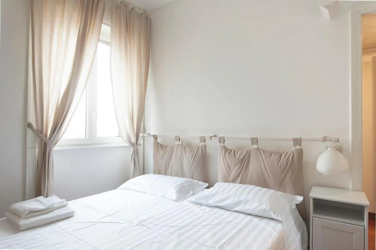 Terrace Garden View Apartment Near Metro Stop Milano