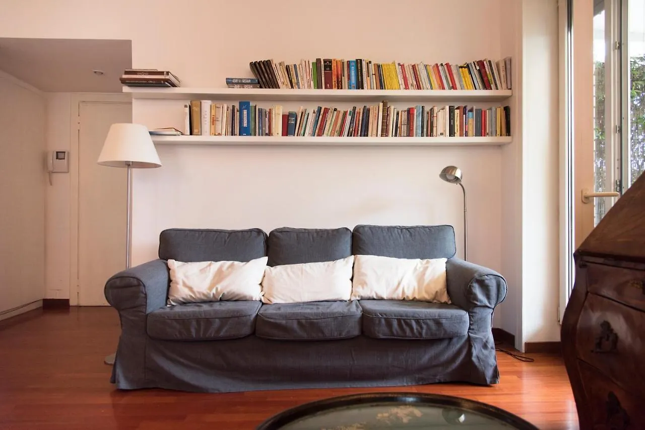 Terrace Garden View Apartment Near Metro Stop Milano 0*,  Italia