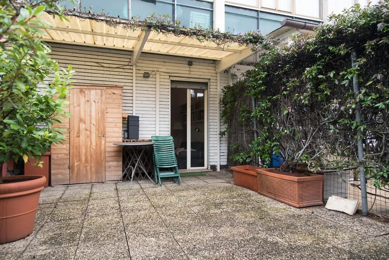 Terrace Garden View Apartment Near Metro Stop Milano