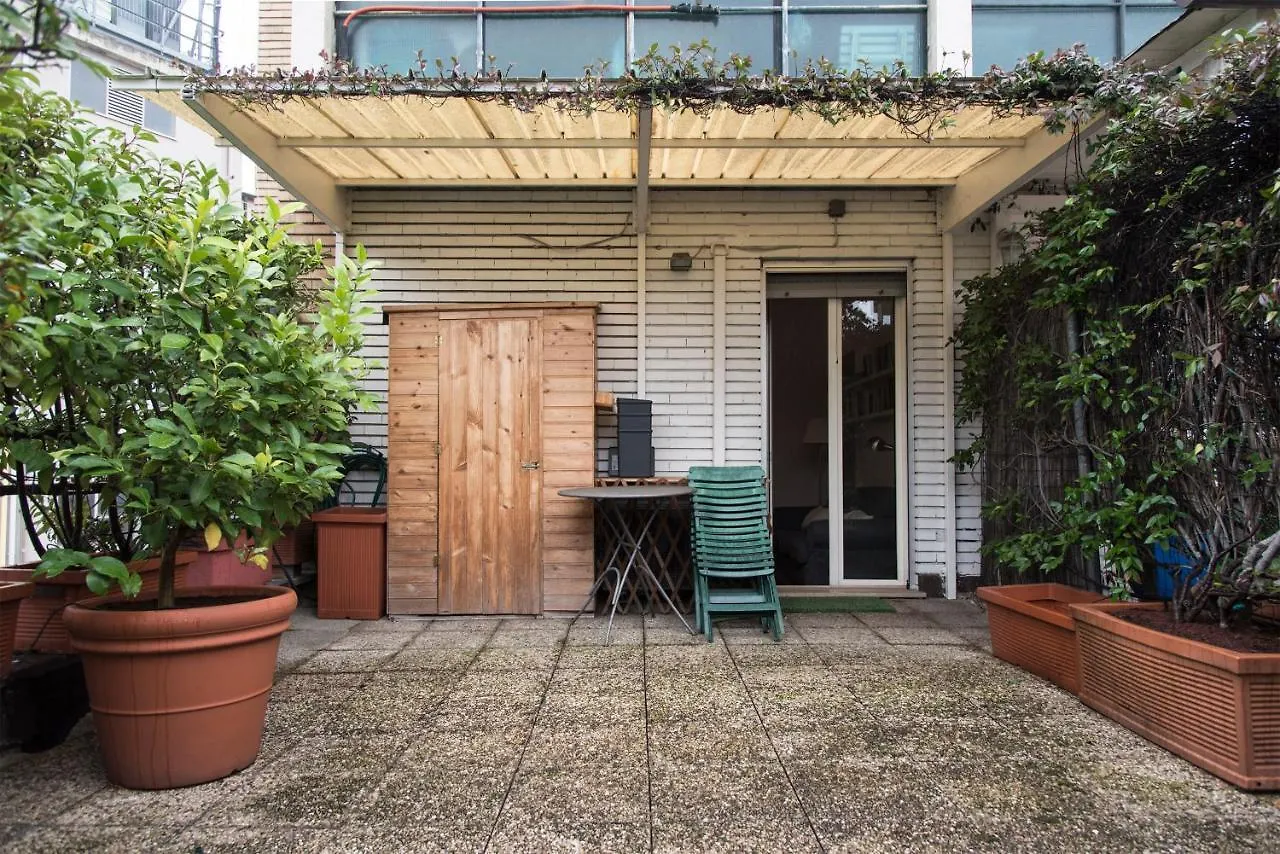 Terrace Garden View Apartment Near Metro Stop Milano Italia